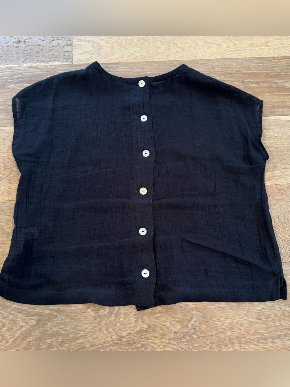 Tahari linen Black Button-Back Short Sleeve Top women’s M